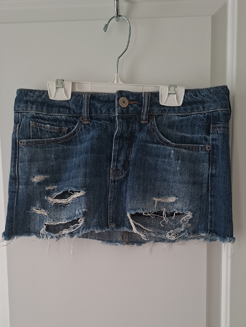 American Eagle Y2K "Live your Life" mini denim distressed jean skirt size 0